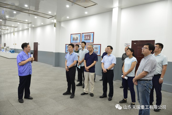 国家工信部装备二司重大技术装备处片飞处长 一行莅临mk体育重工考察调研