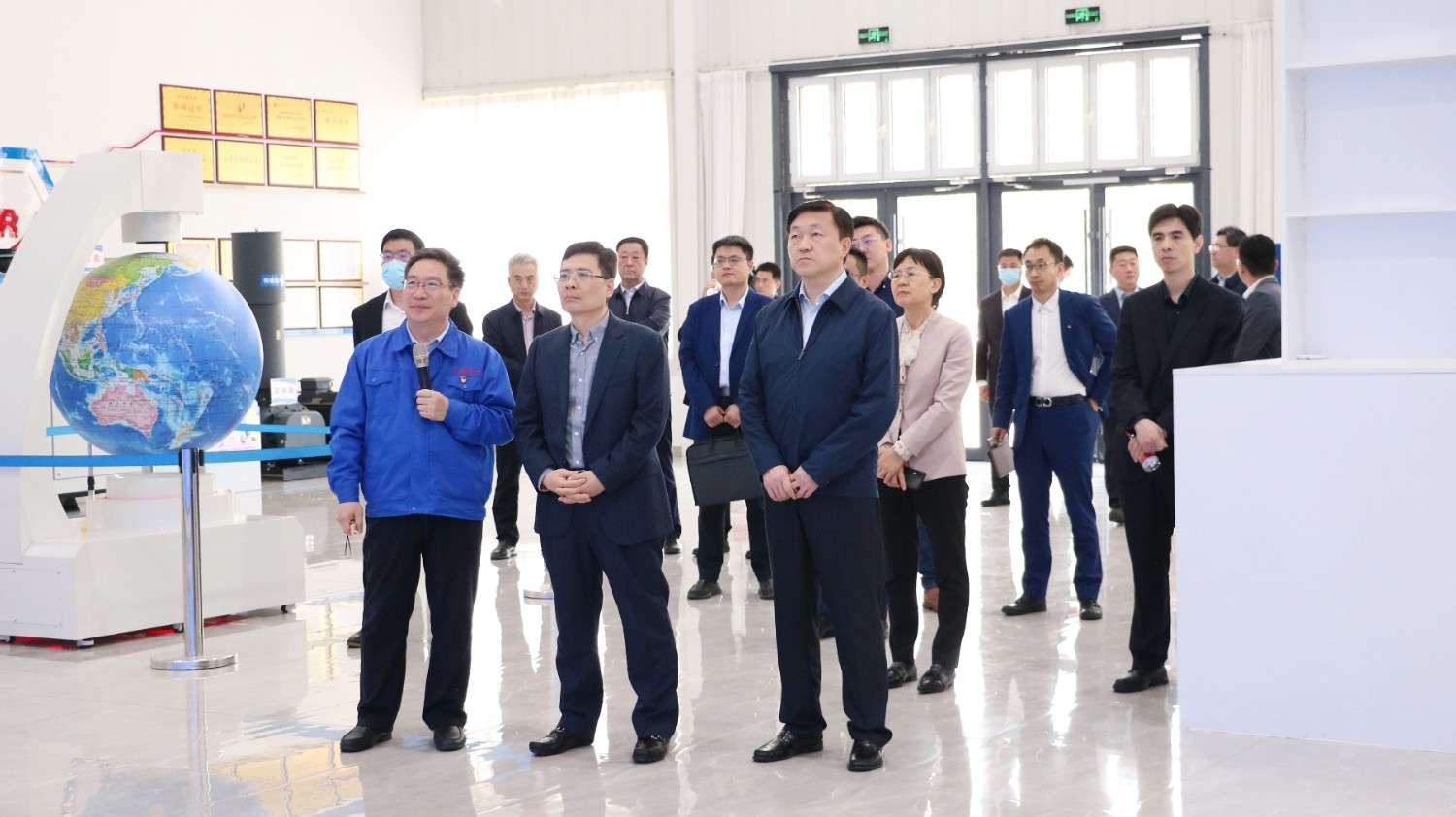海尔集团党委书记、董事局主席、首席执行官周云杰莅临mk体育重工考察