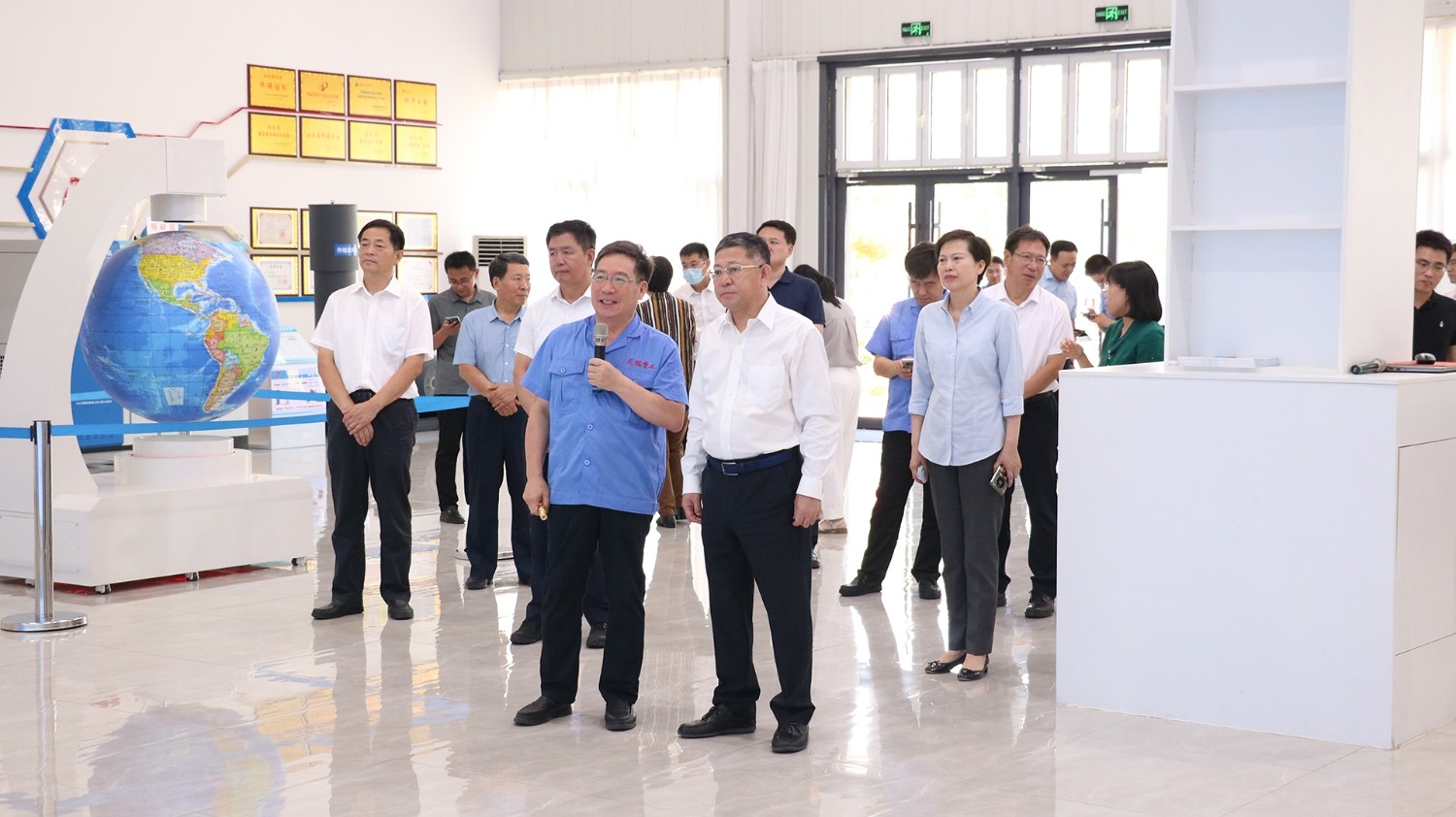 网站用-山东省副省长周立伟莅临mk体育重工考察调研